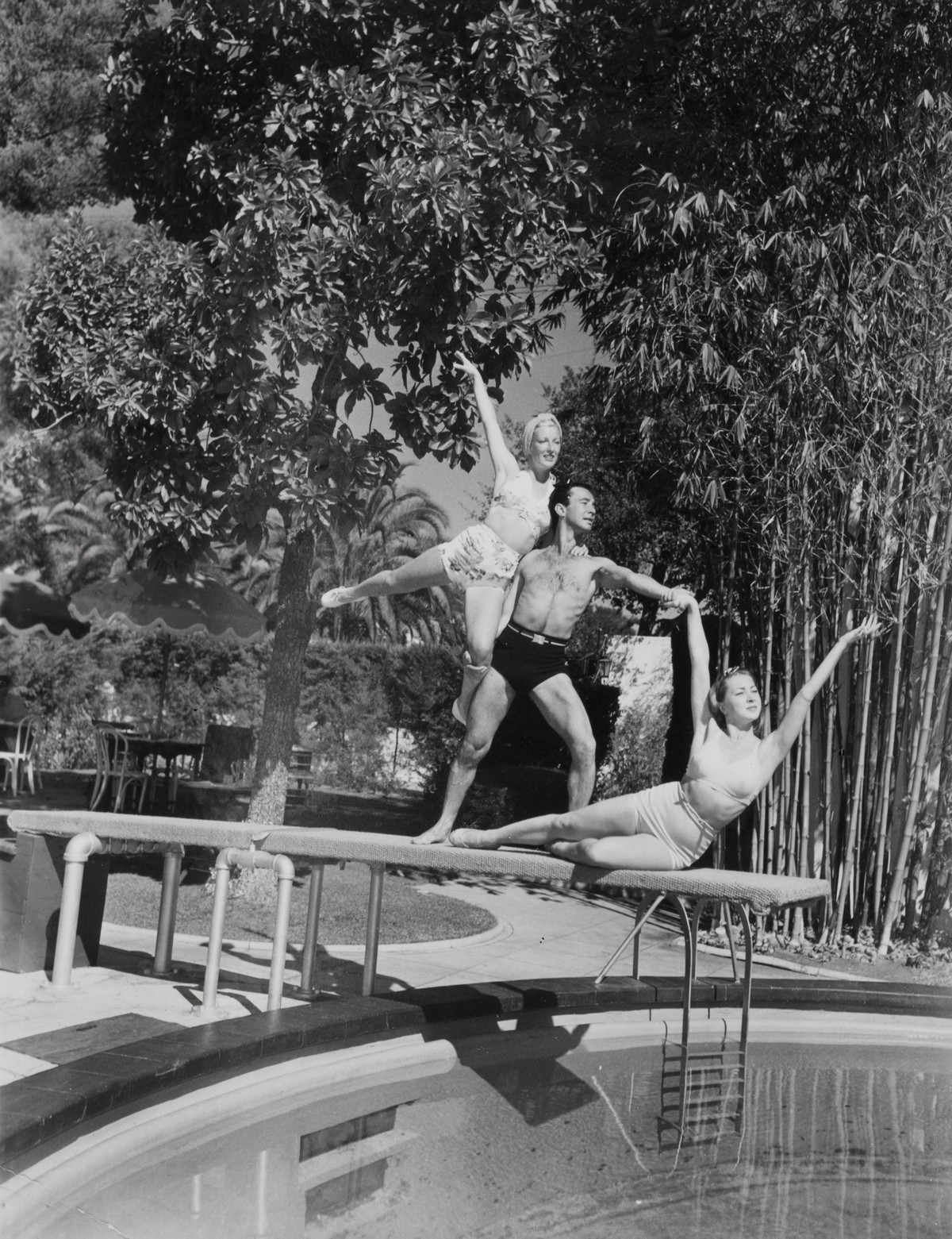 Riaboushinski, Baronova, Lichine on diving board at Villa Clifford (1936)